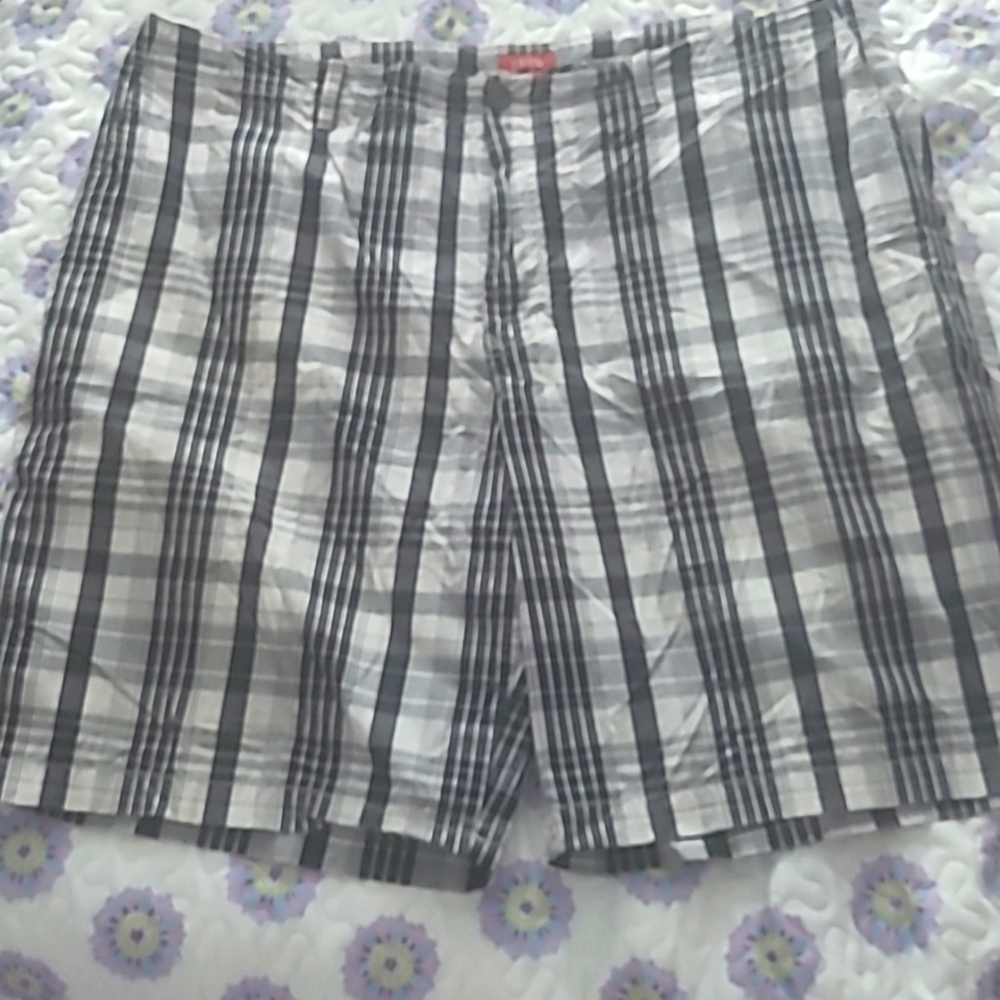 IZOD men's size 42 plaid cargo shorts
